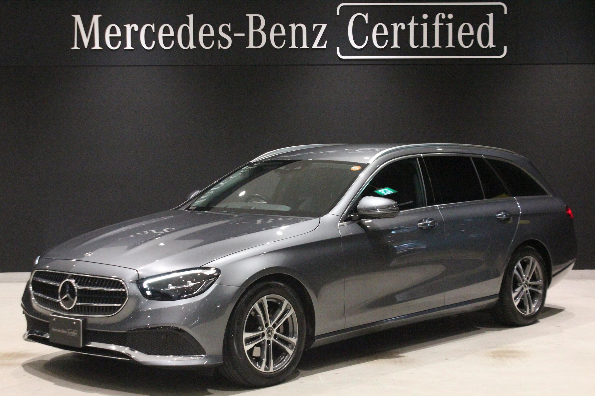 MERCEDES-BENZ E-CLASS WAGON - View 1