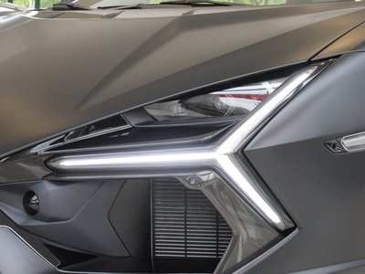 صورة 9 لـ 2025 Lamborghini REVUELTO