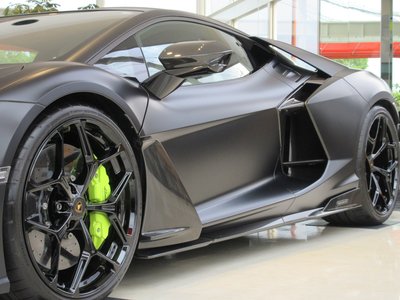 2025 Lamborghini REVUELTO — миниатюра 11