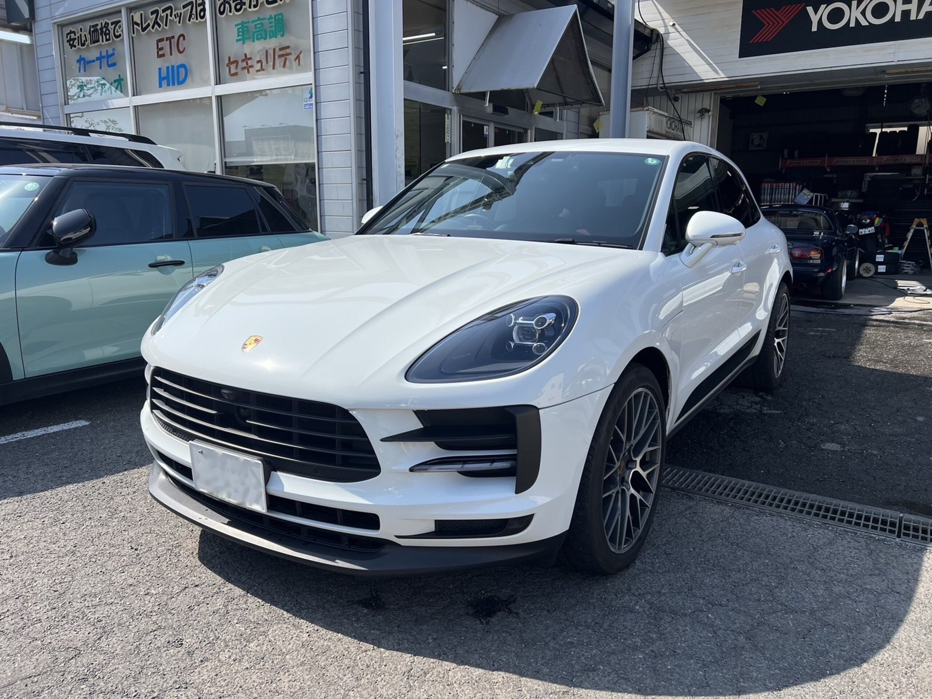 PORSCHE MACAN - View 1