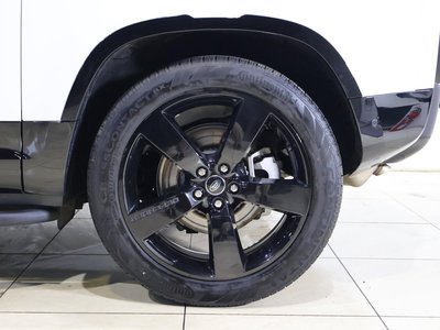 LAND ROVER DEFENDER - 9