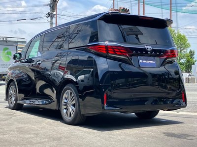 2025 Toyota ALPHARD — фото 8