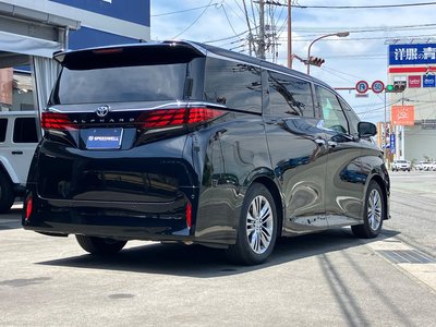 2025 Toyota ALPHARD — фото 9