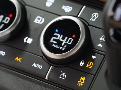 صورة 4 لـ 2025 LAND Rover DEFENDER