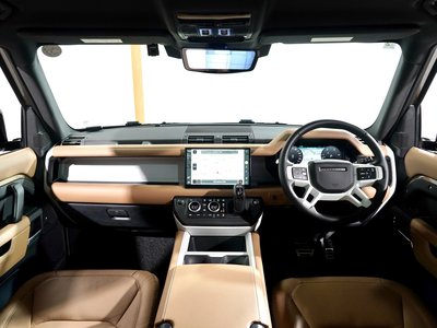 صورة 2 لـ 2025 LAND Rover DEFENDER