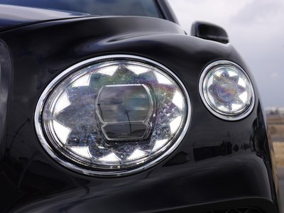 BENTLEY BENTAYGA - 7