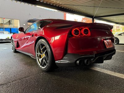 FERRARI 812 - 4