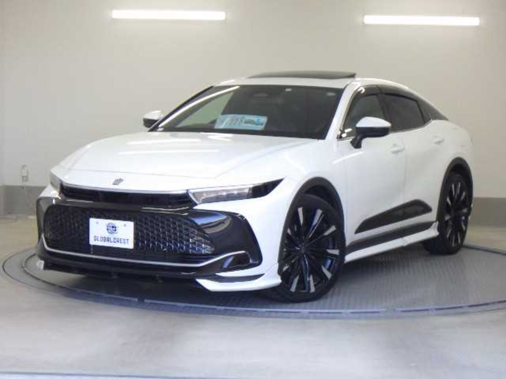 TOYOTA CROWN CROSSOVER - View 1