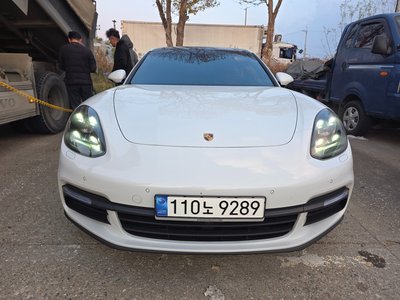 PORSCHE PANAMERA