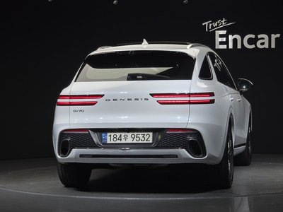 صورة 3 لـ 2021 Genesis GV70