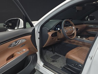 صورة 10 لـ 2021 Genesis GV70