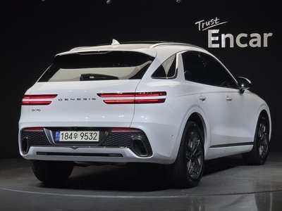 صورة 4 لـ 2021 Genesis GV70