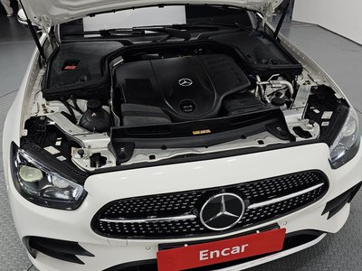 MERCEDES-BENZ E-CLASS - 7