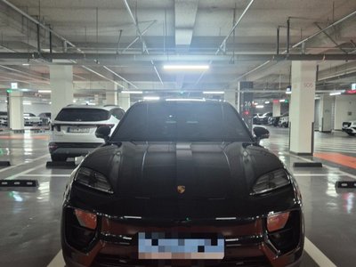 PORSCHE MACAN - 2