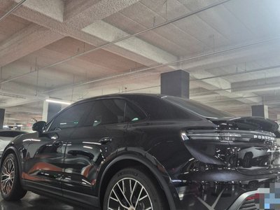 PORSCHE MACAN - 1