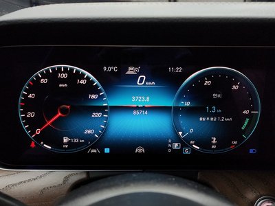 MERCEDES-BENZ E-CLASS - 8