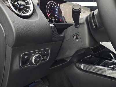 2024 Mercedes-BENZ GLB — миниатюра 24