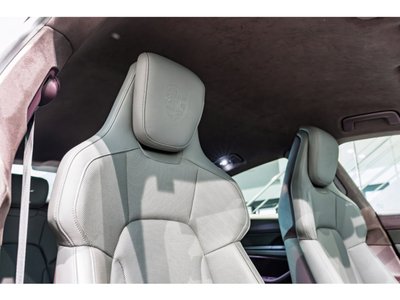 2021 Porsche TAYCAN — миниатюра 12