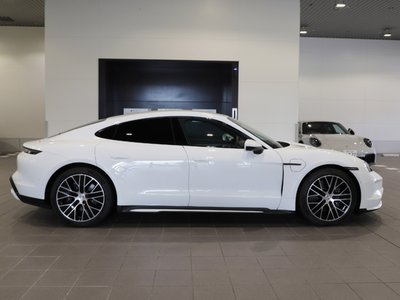 PORSCHE TAYCAN - 7