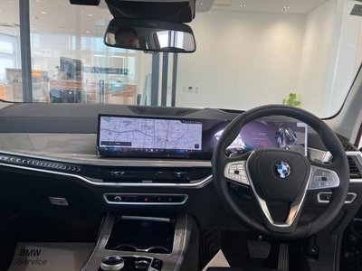 2025 BMW X7 照片 2