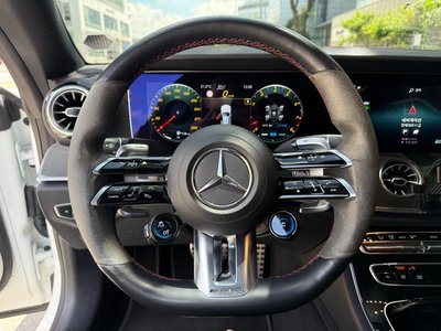 MERCEDES-BENZ E-CLASS - 9