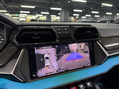 LAMBORGHINI URUS - 4