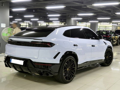 LAMBORGHINI URUS - 2