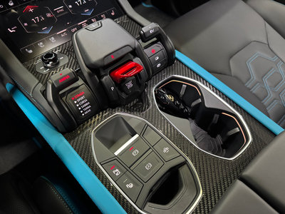LAMBORGHINI URUS - 9