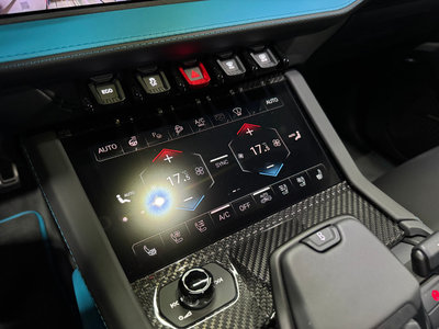 LAMBORGHINI URUS - 8