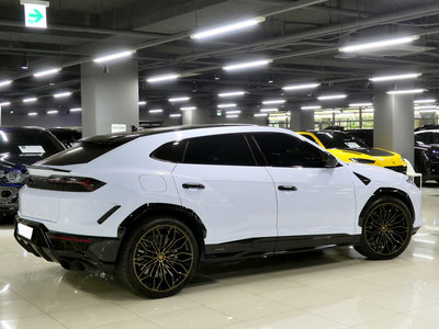 LAMBORGHINI URUS - 5