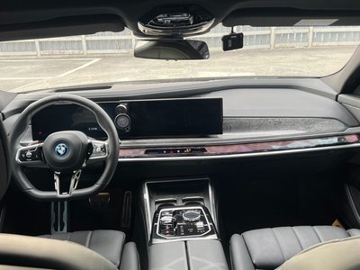BMW I7 - 4