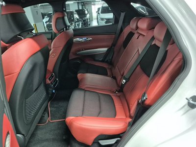 2021 Genesis GV70 — миниатюра 13