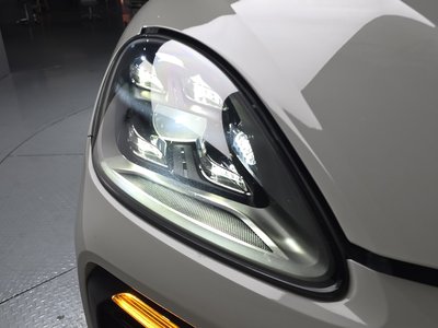PORSCHE CAYENNE - 9