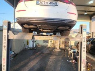 MERCEDES-BENZ E-CLASS - 2