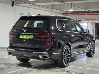 2025 BMW X7 photo 3