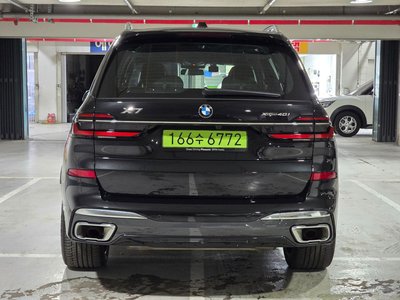 2025 BMW X7 photo 2