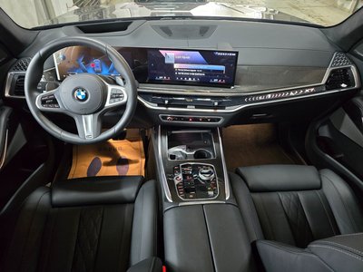2025 BMW X7 photo 8
