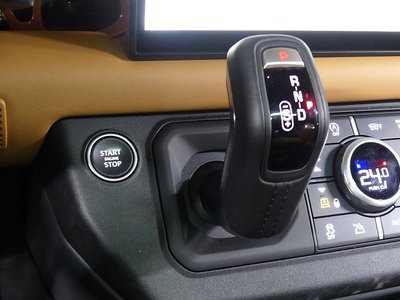 LAND ROVER DEFENDER - 7