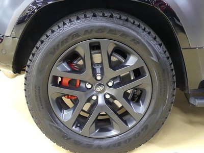 LAND ROVER DEFENDER - 8