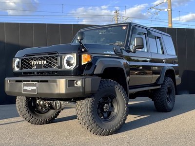 TOYOTA LAND CRUISER 70 - 2