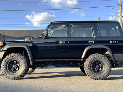 TOYOTA LAND CRUISER 70 - 5