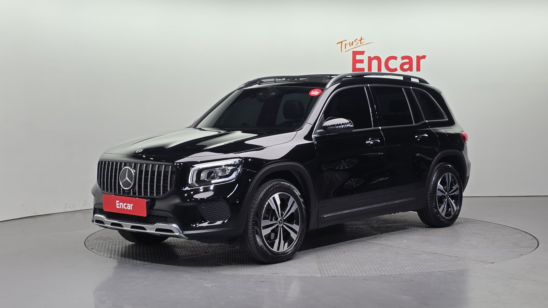 MERCEDES-BENZ GLB - View 1