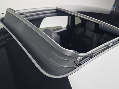 2019 Porsche MACAN thumbnail 25
