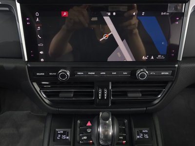 2019 Porsche MACAN thumbnail 20