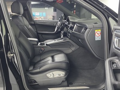 2019 Porsche MACAN thumbnail 17