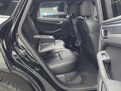 2019 Porsche MACAN thumbnail 18