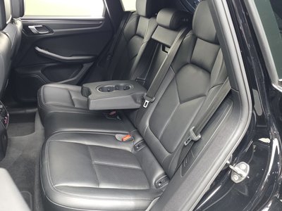 2019 Porsche MACAN thumbnail 16