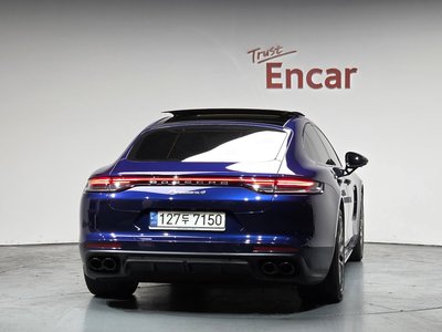 PORSCHE PANAMERA - 4