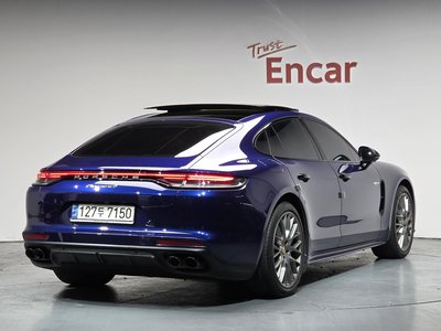 PORSCHE PANAMERA - 3