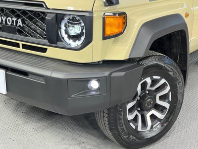 TOYOTA LAND CRUISER 70 - 9